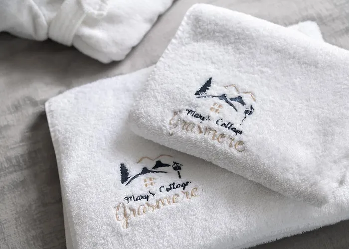 Country house Marys Cottage, Grasmere, Dog Friendly, Hot Tub *