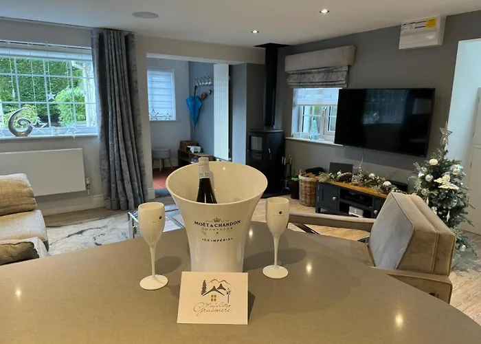 Marys Cottage, Grasmere, Dog Friendly, Hot Tub Country house